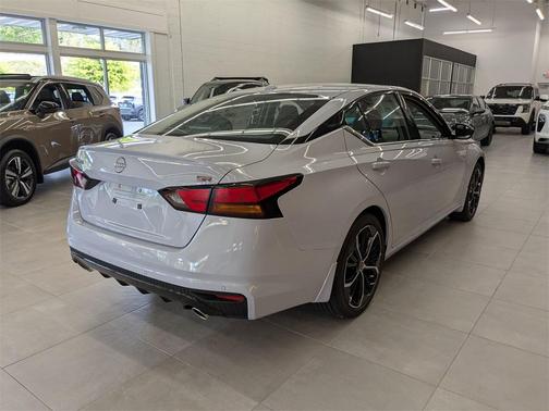 2025 Nissan Altima SR FWD