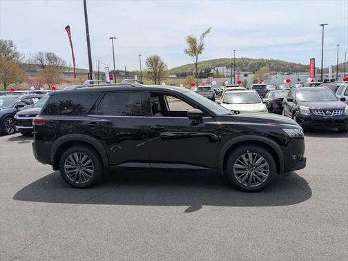 2025 Nissan Pathfinder SL 4WD