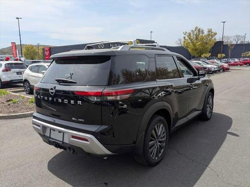 2025 Nissan Pathfinder SL 4WD