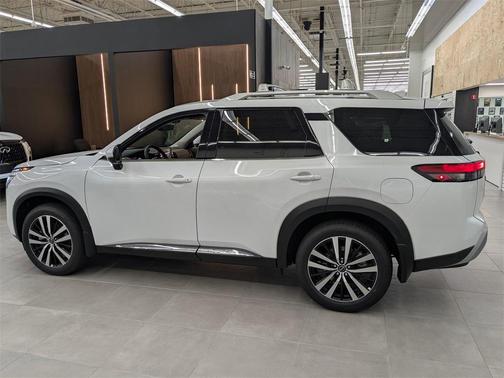 2025 Nissan Pathfinder Platinum 4WD
