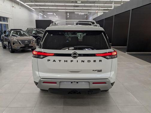 2025 Nissan Pathfinder Platinum 4WD