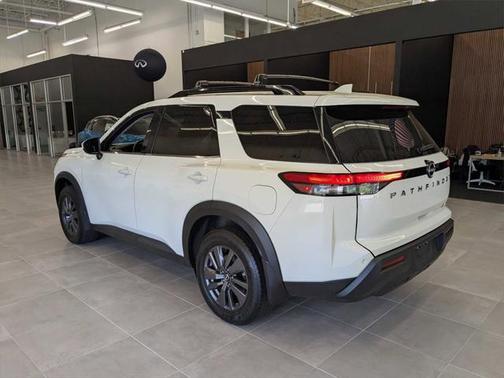 2022 Nissan Pathfinder SV 4WD