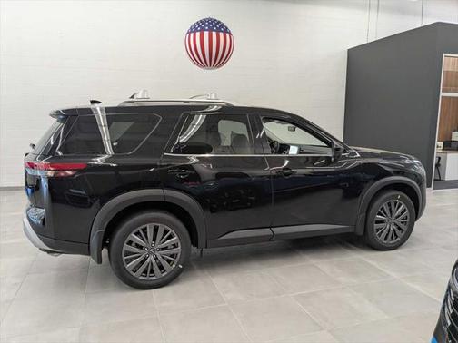 2025 Nissan Pathfinder SL 4WD