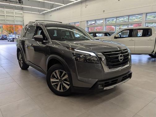 2025 Nissan Pathfinder SL 4WD