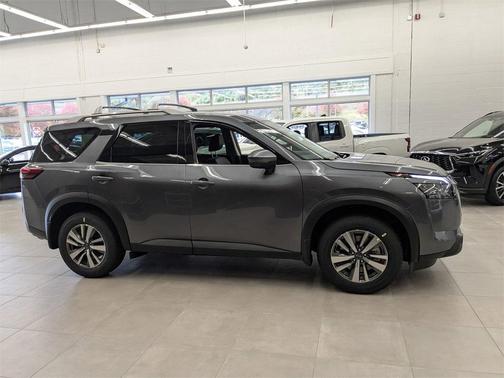 2025 Nissan Pathfinder SL 4WD