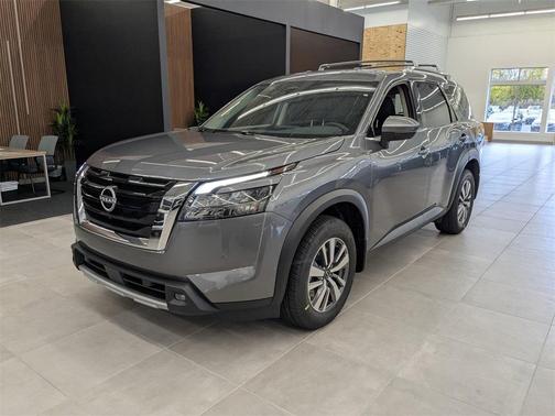2025 Nissan Pathfinder SL 4WD