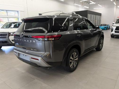 2025 Nissan Pathfinder SL 4WD