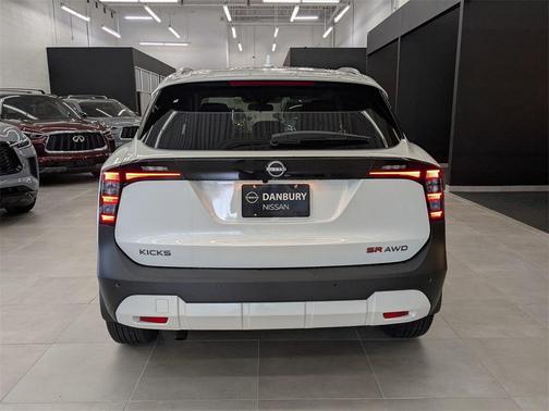 2025 Nissan Kicks SR