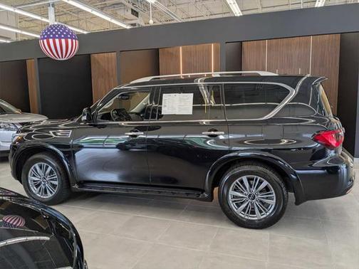2023 INFINITI QX80 Luxe