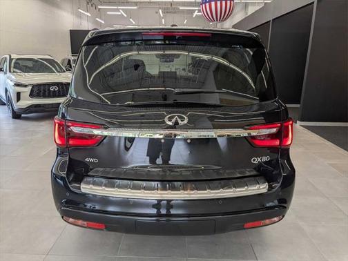 2023 INFINITI QX80 Luxe