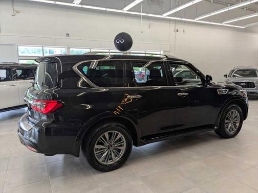 2023 INFINITI QX80 Luxe