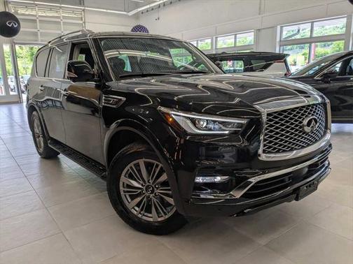 2023 INFINITI QX80 Luxe