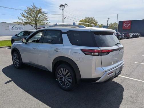 2025 Nissan Pathfinder SL 4WD
