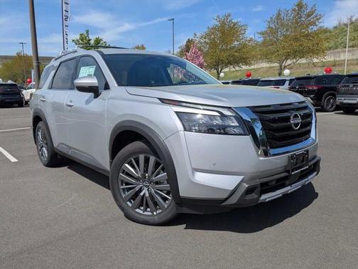 2025 Nissan Pathfinder SL 4WD