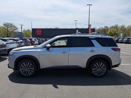 2025 Nissan Pathfinder SL 4WD