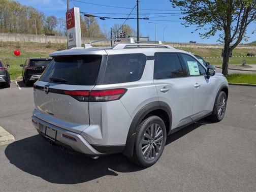 2025 Nissan Pathfinder SL 4WD