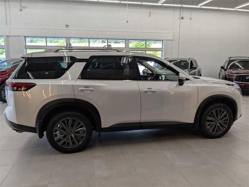 2025 Nissan Pathfinder SL 4WD