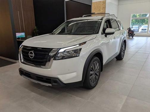 2025 Nissan Pathfinder SL 4WD