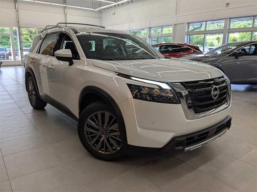 2025 Nissan Pathfinder SL 4WD