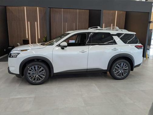 2025 Nissan Pathfinder SL 4WD