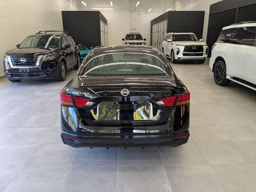 2022 Nissan Altima S FWD