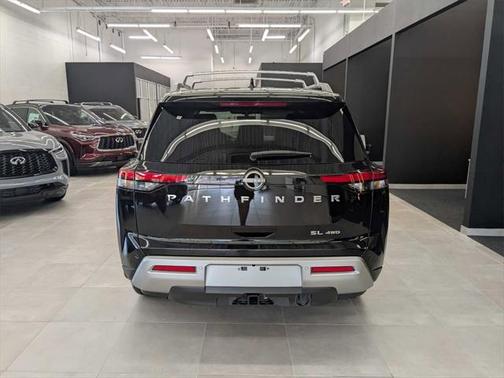 2025 Nissan Pathfinder SL 4WD