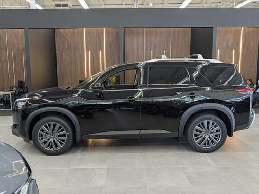 2025 Nissan Pathfinder SL 4WD