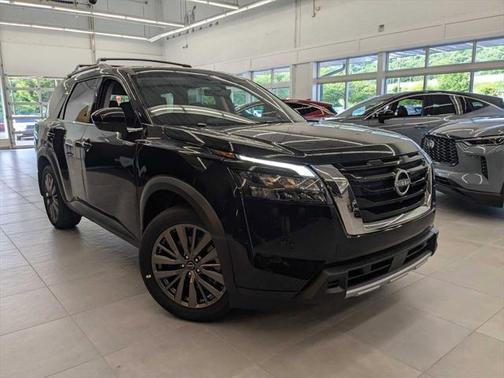 2025 Nissan Pathfinder SL 4WD