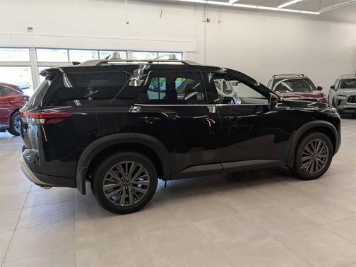 2025 Nissan Pathfinder SL 4WD
