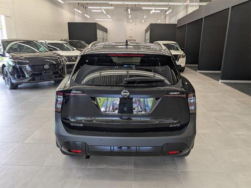 2025 Nissan Kicks SV