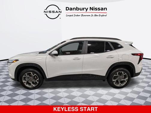 Summit White 2025 Chevrolet Trax LT