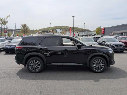 2025 Nissan Pathfinder SL 4WD