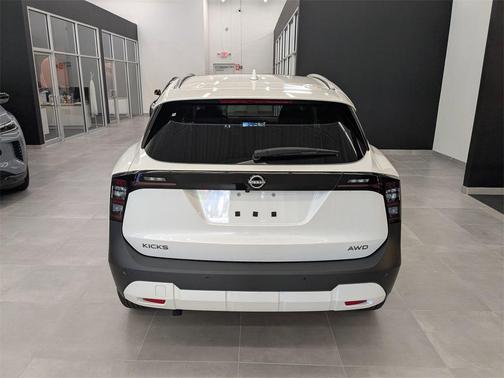 2025 Nissan Kicks SV