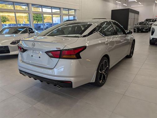 2025 Nissan Altima SR FWD