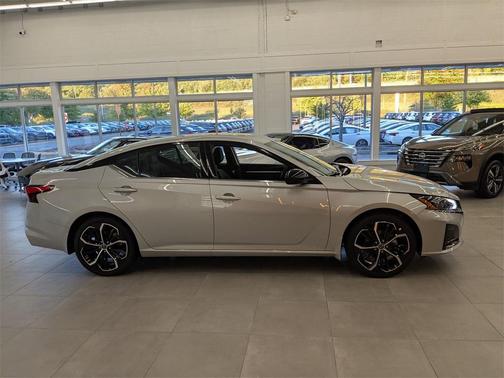 2025 Nissan Altima SR FWD