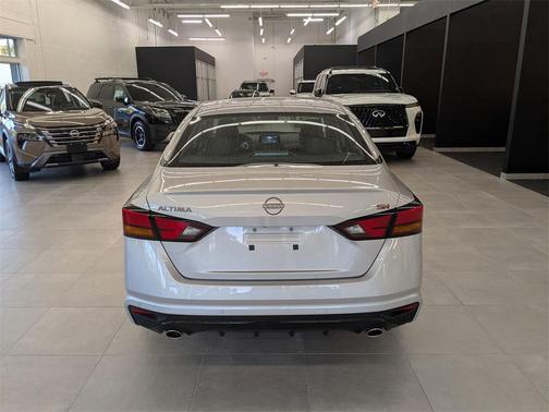2025 Nissan Altima SR FWD
