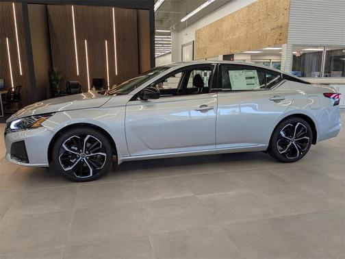 2025 Nissan Altima SR FWD
