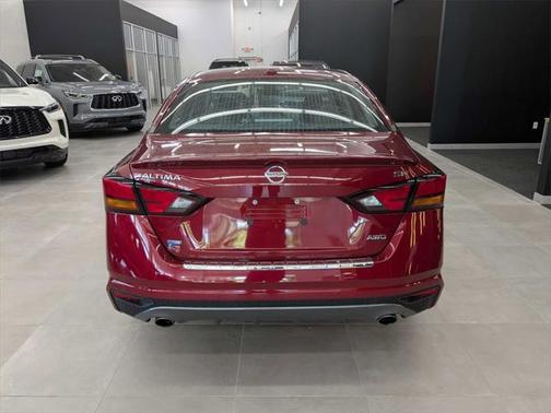 2022 Nissan Altima SR Intelligent AWD