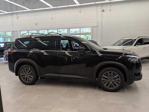 2025 Nissan Pathfinder SL 4WD