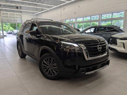 2025 Nissan Pathfinder SL 4WD