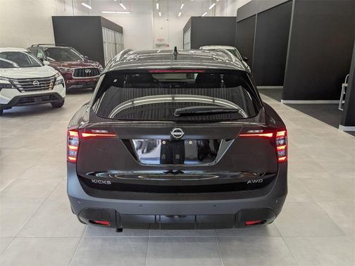 2025 Nissan Kicks SV