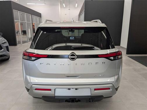 2025 Nissan Pathfinder SL 4WD