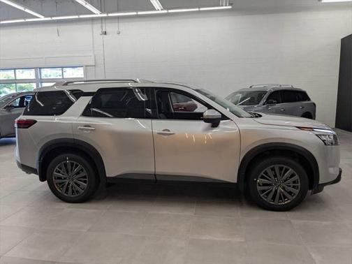 2025 Nissan Pathfinder SL 4WD