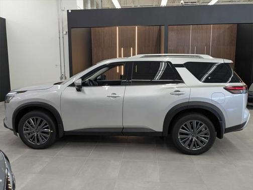 2025 Nissan Pathfinder SL 4WD