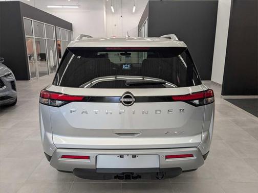 2025 Nissan Pathfinder SL 4WD