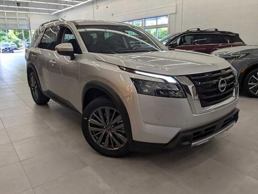 2025 Nissan Pathfinder SL 4WD