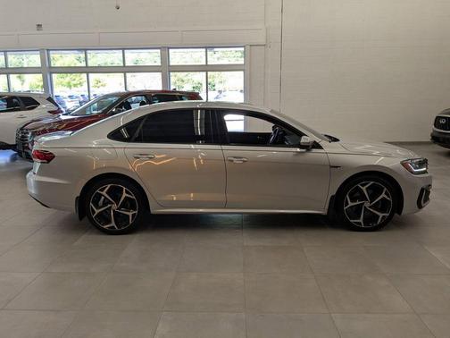 2020 Volkswagen Passat 2.0T R-Line