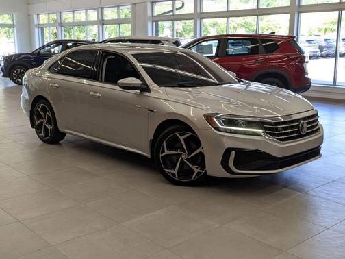 2020 Volkswagen Passat 2.0T R-Line