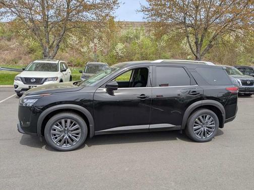 2025 Nissan Pathfinder SL 4WD