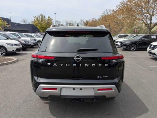 2025 Nissan Pathfinder SL 4WD